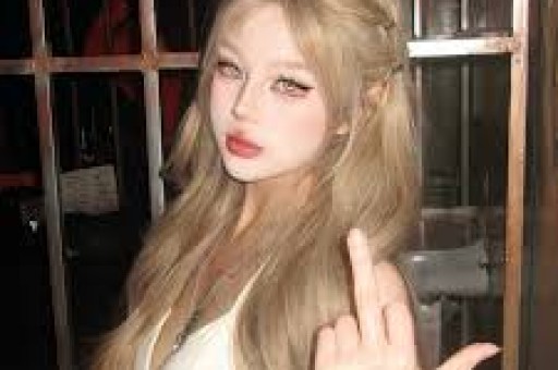网红作家杨本芬承认抄袭并致歉快评：同样是抄袭为什么郭敬明被骂到退圈杨本芬却被原谅？